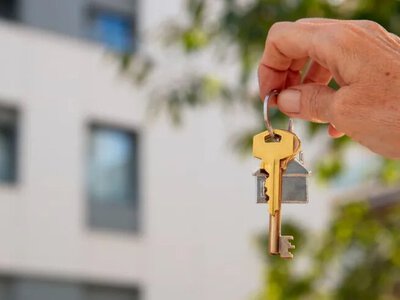 Житло для переселенців за 1 гривню: Зеленський підписав важливий закон