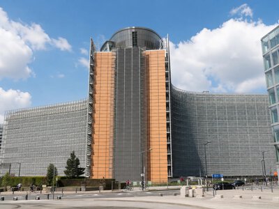 Єврокомісія розглядає збільшення збору з великих компаній