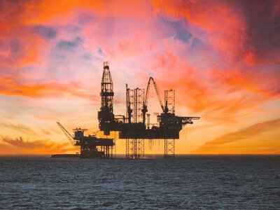 Нафта знову дорожчає: ринок налякали шторм і нові атаки на Близькому Сході