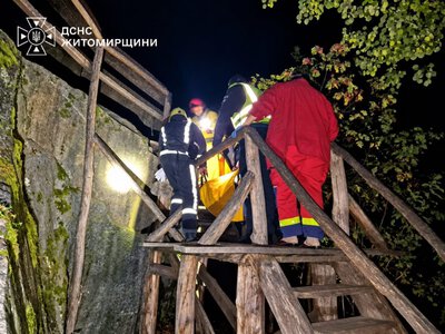 У Коростишівському каньйоні жінка впала з 10-метрової висоти