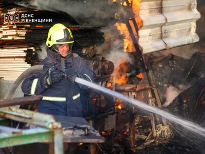 У Городку згорів деревообробний цех: вогонь знищив обладнання та продукцію