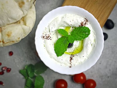 Грецький йогурт чи сир: який перекус кращий для отримання білка