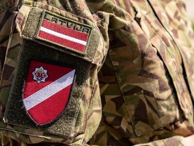 Латвійські військові зупинили мігрантів з озброєними провідниками на кордоні з Білоруссю