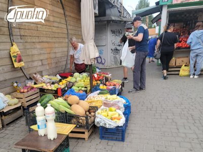 Ціни помітно зросли: що продають на стихійному ринку в Херсоні на початку жовтня