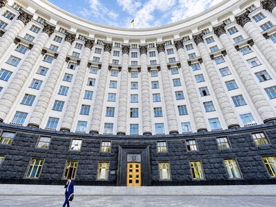 В Україні хочуть скоротити кожного п’ятого заступника міністра: зарплати сягають 140 тисяч грн