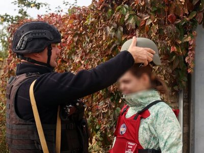  З передмістя Херсона поліцейські евакуювали батька з 14-річною донькою 