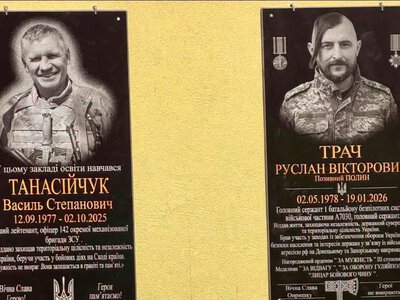 На фасаді ліцею у Верховині встановили меморіальні дошки двом Героям