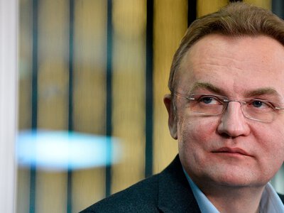 Садовий заявив про невиплати зарплат двірникам і водіям трамваїв через блокування платежів Казначейством