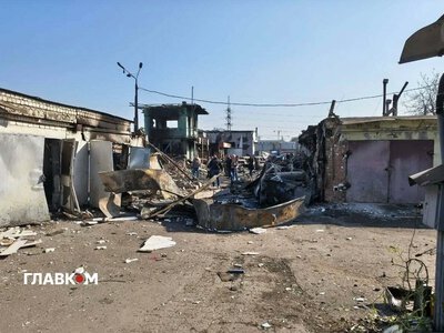 Фото: російська балістика знищила гаражний кооператив у Дарницькому районі Києва