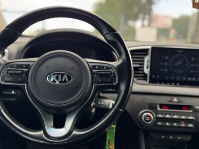 Їздила без прав та вигадала історію про брата: у Луцьку порушницю на Kia Sportage оштрафували на 40,8 тисячі гривень