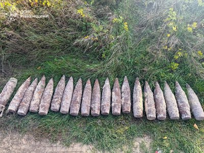 На Дубенщині в полі знайшли 21 артилерійський снаряд