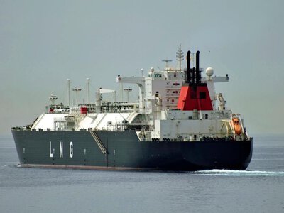  Катар прискорює запуск першого потоку СПГ-проєкту North Field East після руйнівних атак Ірану 