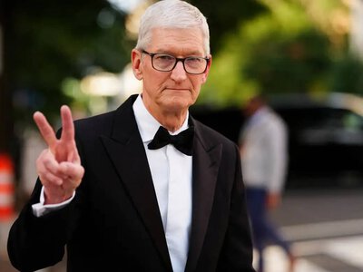Тім Кук продав акції Apple майже на $64 млн після отримання великої виплати
