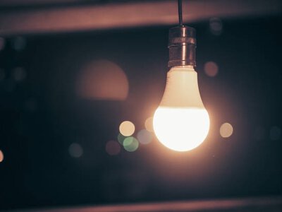 У Києві та області запровадили екстрені відключення світла після обстрілів