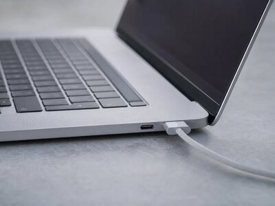 Microsoft оснастила Surface Laptop Ultra магнітним заряджанням через USB-C
