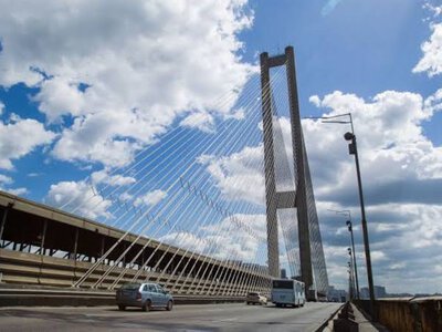 Удар по мосту не означає його знищення: інженер пояснив, чи можуть росіяни вивести з ладу всі переправи Києва