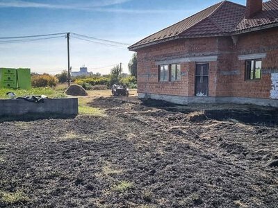 На Закарпатті за добу 12 разів горіли сухостій та сміття — осередки були біля будинків (ФОТО)
