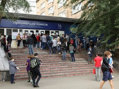 Навчання не гарантує виїзд: кому зі студентів-чоловіків закрили кордон