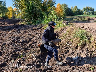 Сапери ДСНС Житомирщини знешкодили артилерійський снаряд часів Другої світової війни