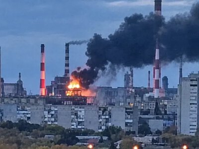 В Омську палає найбільший російський НПЗ (відео)