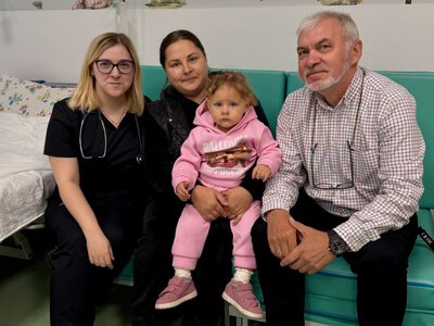 Пів року кашлю та задишки: лікарі львівського Охматдиту знайшли у бронху дитини шматок пластику