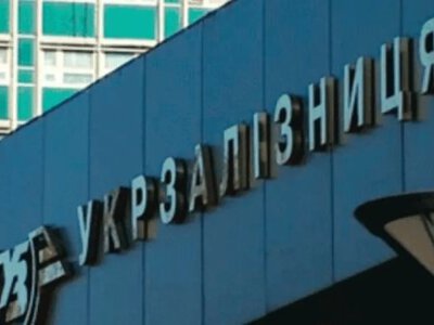 На Львівщині дизель-поїзд зіткнувся з електровозом: є травмовані