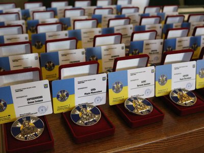 У Коломиї 34 матерям полеглих захисників вручили відзнаки «Мати Героя»