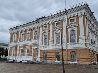 Будинок творчості в Бердичеві почали заново перефарбовувати