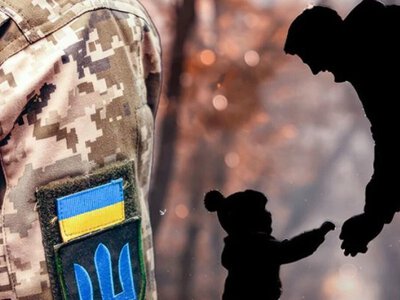 Батько йде з дитиною, а його зупиняє ТЦК: чи можуть забрати чоловіка