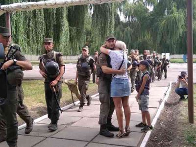 Ви подивіться телевізор: тут суцільні вбивства, а там у Києві міністрів ловлять за крадіжку, – таку війну терпіти не можна