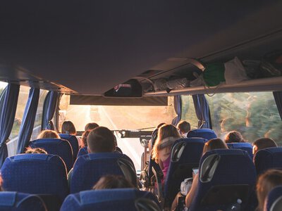 Де краще сидіти в автобусі під час подорожі та яких місць варто уникати