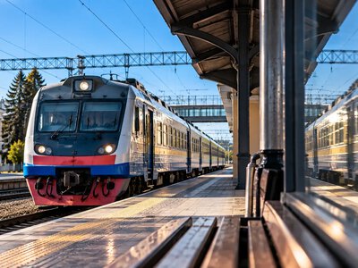 Поїзд Здолбунів — Львів затримується