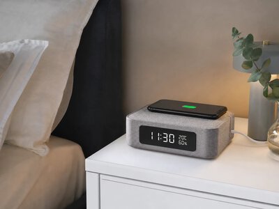 IKEA представила будильник із бездротовою зарядкою та датчиками клімату