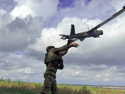 Українські дрони уразили НПЗ в Ухті за 1900 км від кордону та російські військові об’єкти на окупованих територіях