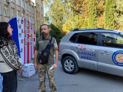 У Вінниці ліцей №11 придбав автомобіль для військових за 212 тисяч гривень