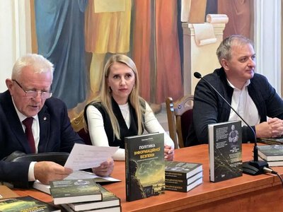В Острозькій академії презентували книгу військового, який не встиг захистити дисертацію