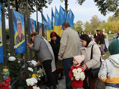 У селі на Чернігівщині на Алеї пам’яті відкрили чотири нові меморіальні стенди