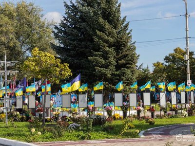 На площі Єдності в Дніпрі відкрили нову частину проєкту «Історії Героїв»