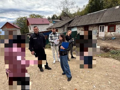 Чому діти не ходять до школи: у Зарічові на Перечинщині відбувся спільний рейд за участю поліції та служб (ФОТО)