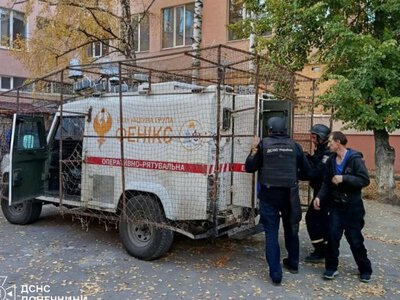 На Донеччині рятувальники евакуювали з небезпечних територій 17 людей, серед них – дитина