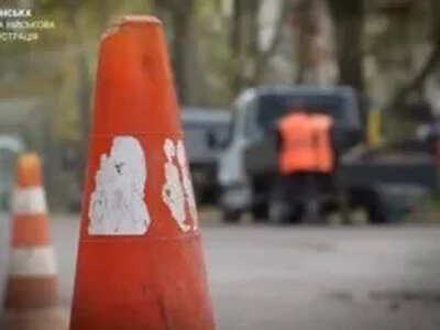 У Херсоні дорожники готують вулиці до холодів попри обстріли