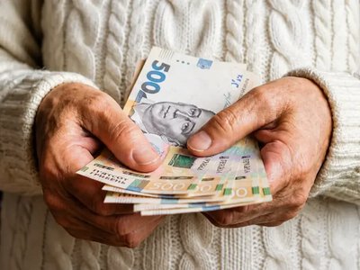 Частині українців виплачуватимуть по 500 гривень грошової допомоги на місяць: як отримати