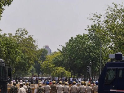 У Нью-Делі затримали тисячі учасників молодіжного протесту — NPR