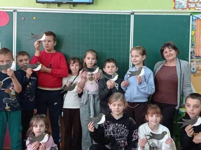 На Рахівщині школярів навчали рятувати перелітних птахів: яскраві фото з екологічних уроків