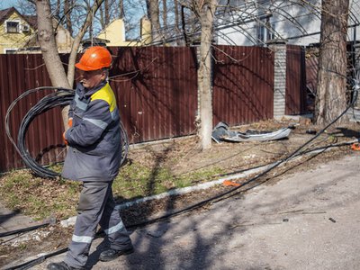 РФ пошкодила енергообʼєкт на Київщині: є перебої зі світлом і водою