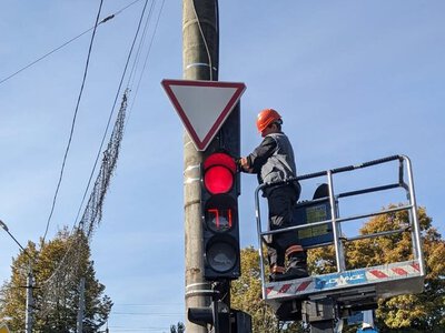 У Франківську запустили світлофор на перехресті Чорновола — Січових Стрільців: де ще ремонтували освітлення