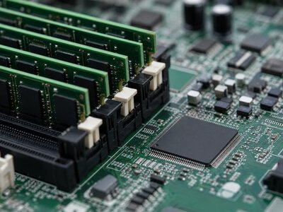 Чим відрізняються оперативна пам’ять RAM і постійна пам’ять ROM