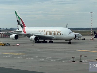 Найбільший пасажирський літак світу Airbus A380 знову літає до Праги