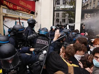 Відео: масові протести школярів охопили Європу, мігранти палять будівлі та автівки