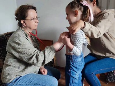 Щеплення, медогляди та тести поруч із домом: мобільні бригади їдуть у села на Рівненщині